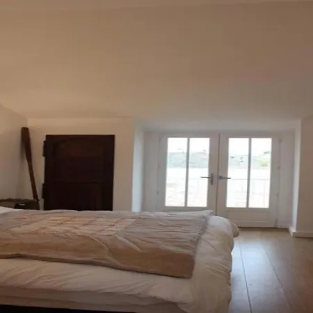 House - 81 Semesterbostad